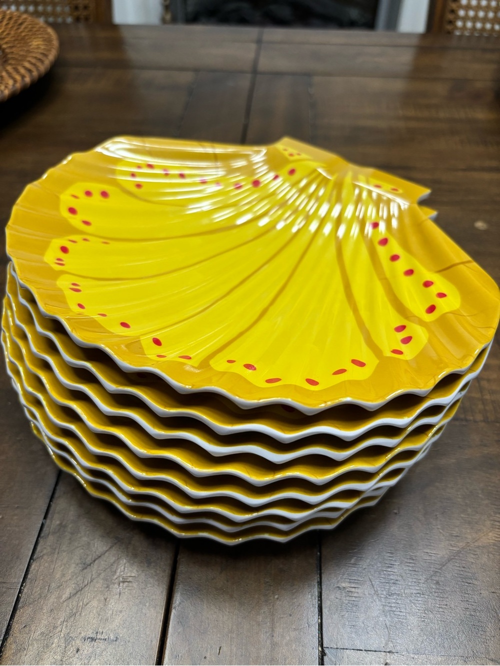 Set of eight precidio melamine shell plates